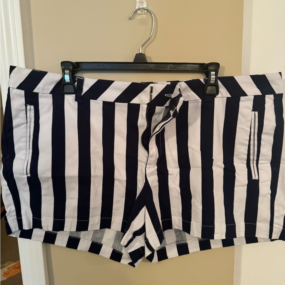 Stripped Shorts